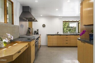 3551 Dixie Canyon Pl in Los Angeles, CA - Foto de edificio - Building Photo