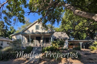 1223 Arcadian Ave in Chico, CA - Foto de edificio - Building Photo