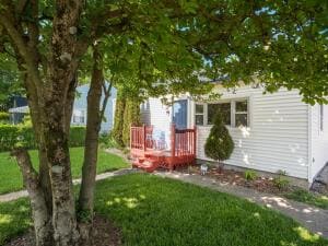property at 2585 Howey Rd