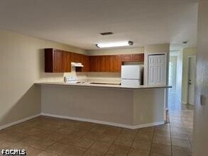 1807 Andalusia Blvd in Cape Coral, FL - Foto de edificio - Building Photo