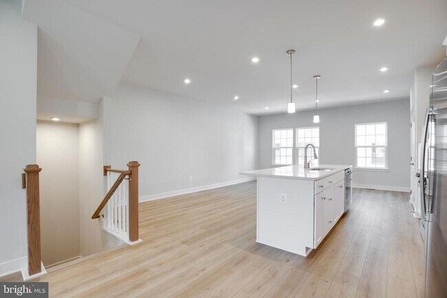 4504 Dandelion Lp in Chantilly, VA - Building Photo - Building Photo