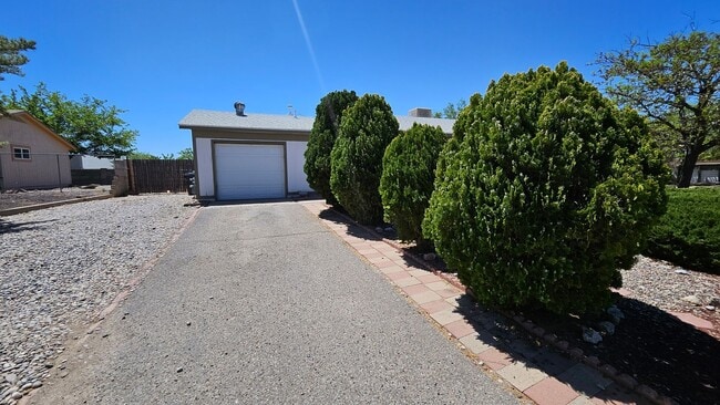 21 Corsica Dr SE in Rio Rancho, NM - Building Photo - Building Photo