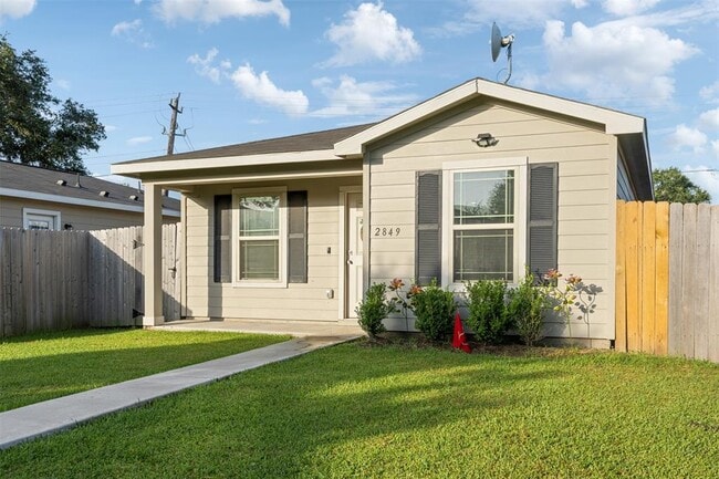 2849 Golf Crest Dr in Wharton, TX - Building Photo - Building Photo