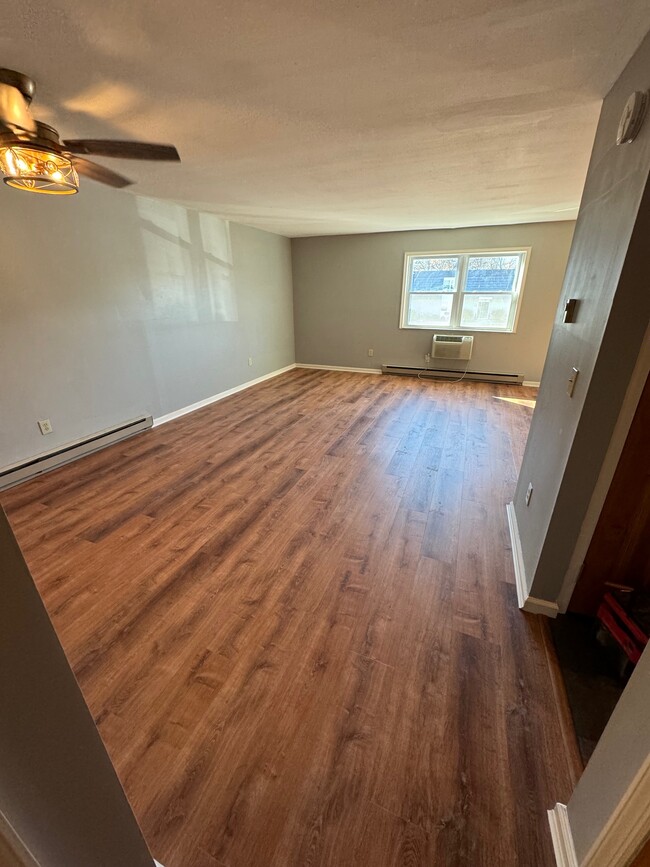 12 White Gate Dr, Unit B in Wappingers Falls, NY - Building Photo - Building Photo