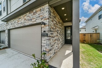 21115 Castroville Wy in Cypress, TX - Building Photo - Building Photo