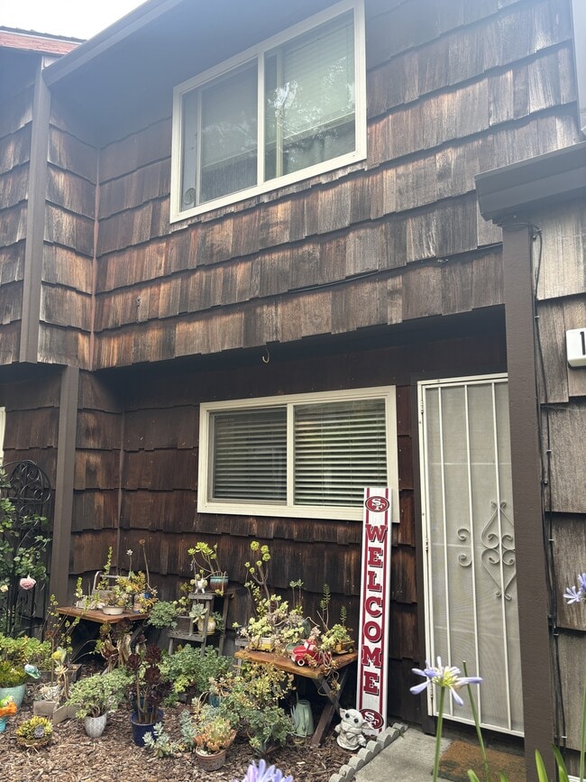 property at 1558 Parkway Dr