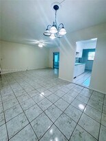 8000 Lagos De Campo Blvd in Tamarac, FL - Building Photo