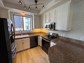 235 Market St, Unit 206 in San Diego, CA - Foto de edificio - Building Photo