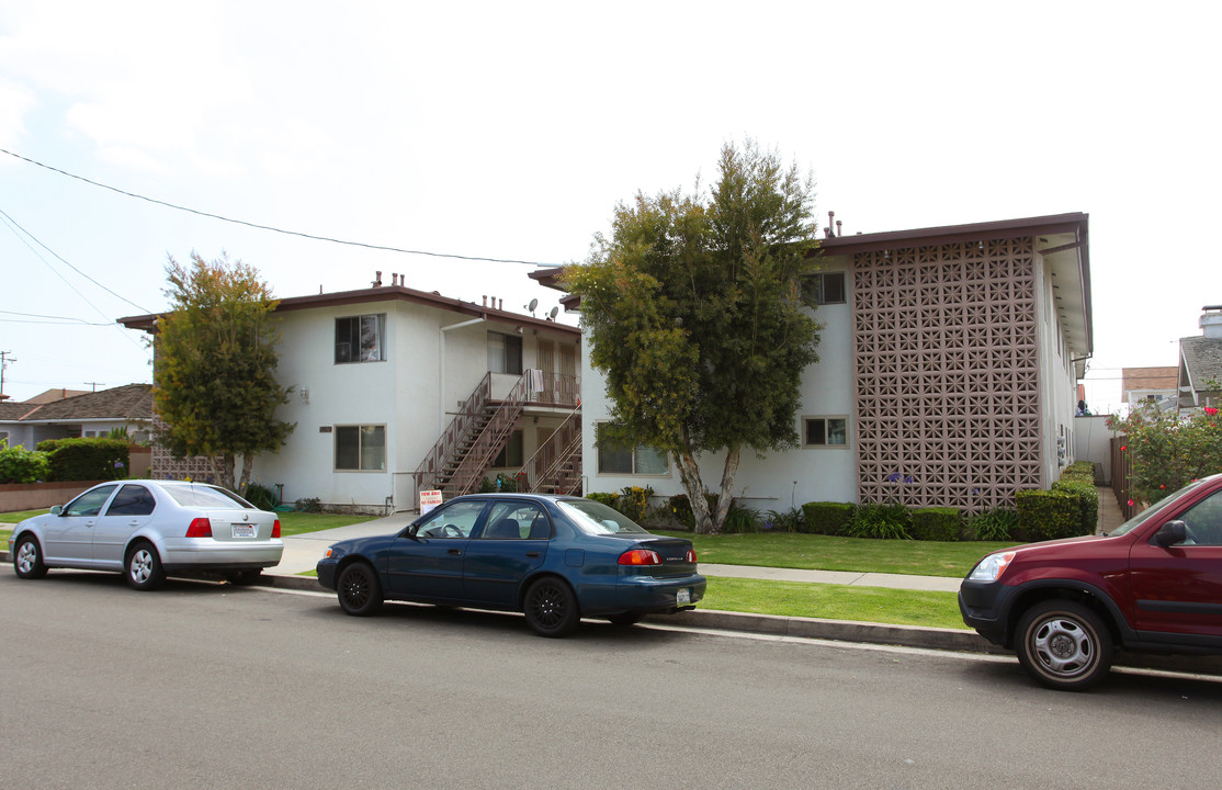 18619 Clarkdale Ave in Artesia, CA - Foto de edificio