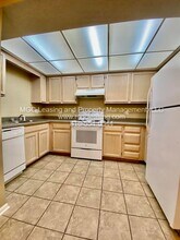 4620D NE Whispering Winds Dr in Lee's Summit, MO - Building Photo - Building Photo
