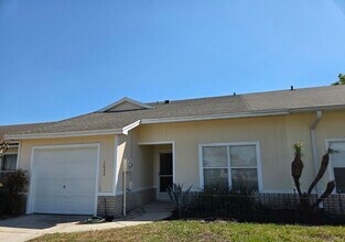 1632 Tudor Ln in Tavares, FL - Foto de edificio - Building Photo