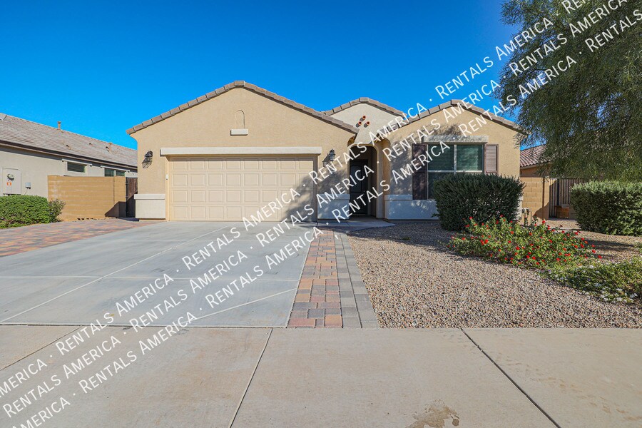 13560 W Briles Rd in Peoria, AZ - Building Photo