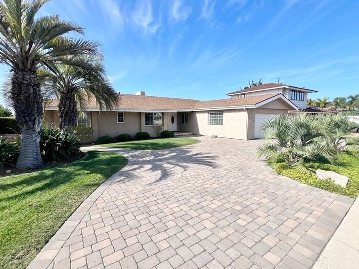 6082 Madra Ave in San Diego, CA - Building Photo