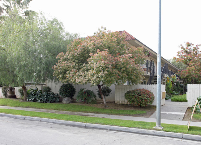 Lamara Apartments in Fresno, CA - Foto de edificio - Building Photo