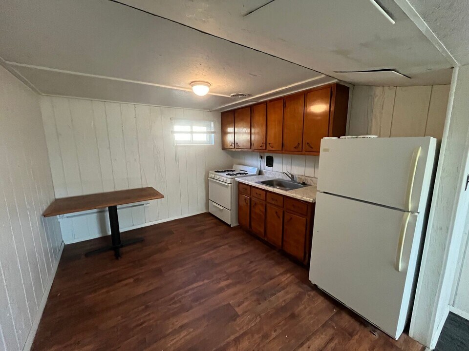 111 S Shamrock St in East Alton, IL - Building Photo