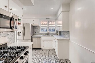 10447 Whipple St in Los Angeles, CA - Building Photo - Building Photo