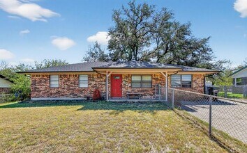 604 Fegan St in Weatherford, TX - Building Photo - Building Photo