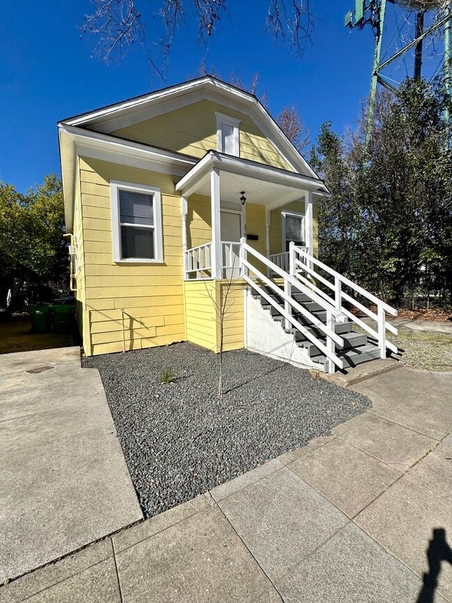 370 E 3rd St in Chico, CA - Building Photo - Building Photo