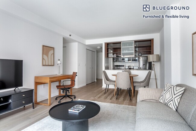 535 W 23rd St in New York, NY - Building Photo - Building Photo