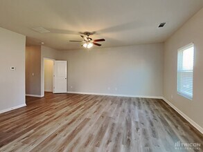 305 Merigold Way in Pendergrass, GA - Building Photo - Building Photo