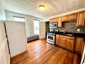 82 Dexter Ave in Watertown, MA - Building Photo - Building Photo