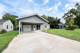 1535 Pleasantville Dr in Houston, TX - Building Photo