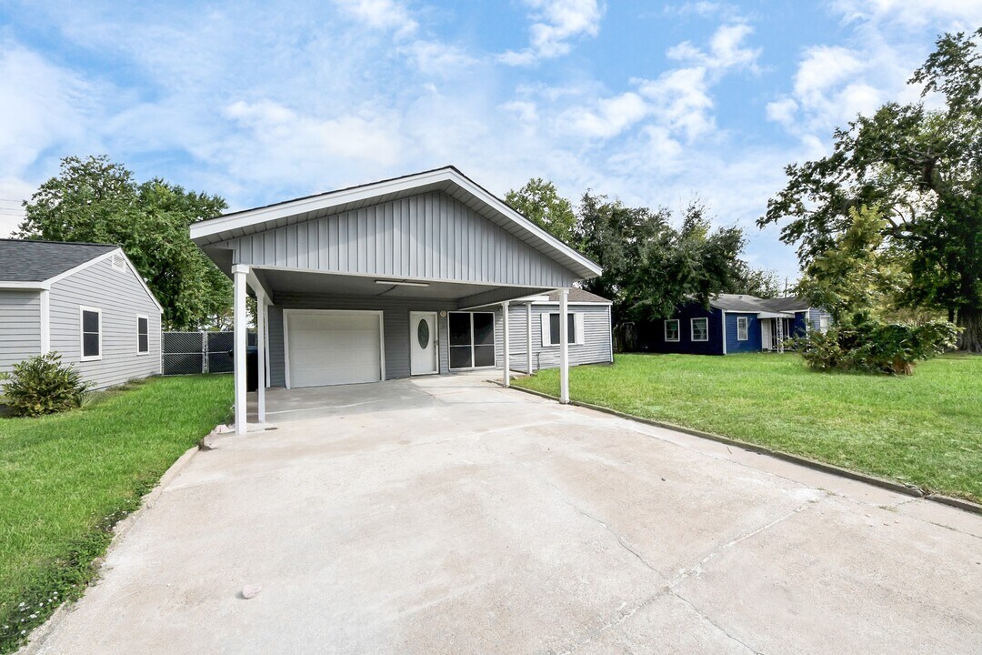 1535 Pleasantville Dr in Houston, TX - Building Photo