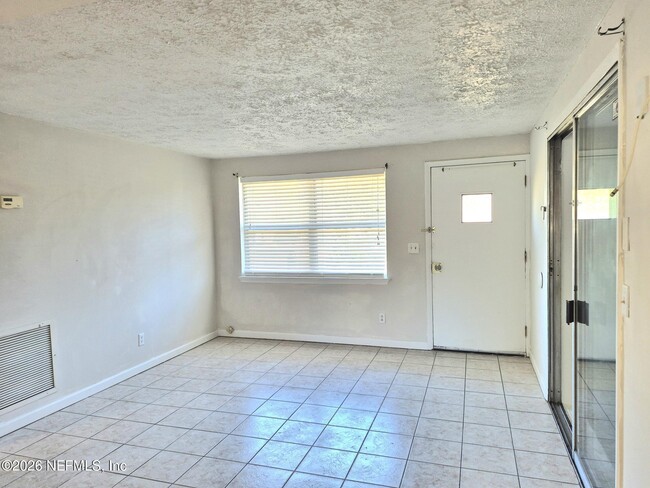 5836 Sonora Dr W in Jacksonville, FL - Building Photo - Building Photo