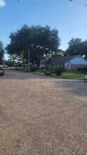 4307 Cinnabar Dr in Houston, TX - Foto de edificio - Building Photo