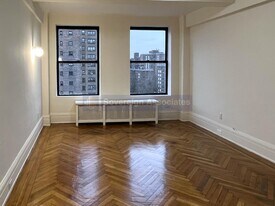 77 W 104th St, Unit 9B in New York, NY - Building Photo