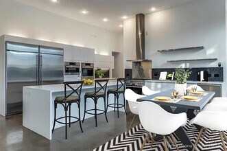 30 Vanguard Way in Dallas, TX - Building Photo - Building Photo