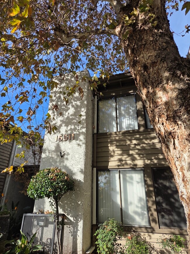 15511 Sherman Way, Unit 11 in Van Nuys, CA - Building Photo - Building Photo