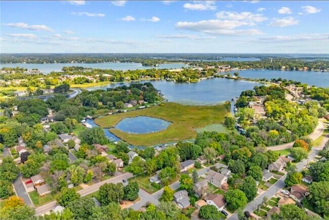 4664 Suffolk Rd, Unit Mound Upper Unit Duplex in Mound, MN - Building Photo - Building Photo