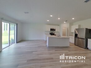 10746 Lishwood Wy in Jacksonville, FL - Building Photo - Building Photo