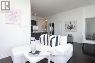 3525 Kariya Dr in Mississauga, ON - Building Photo - Building Photo