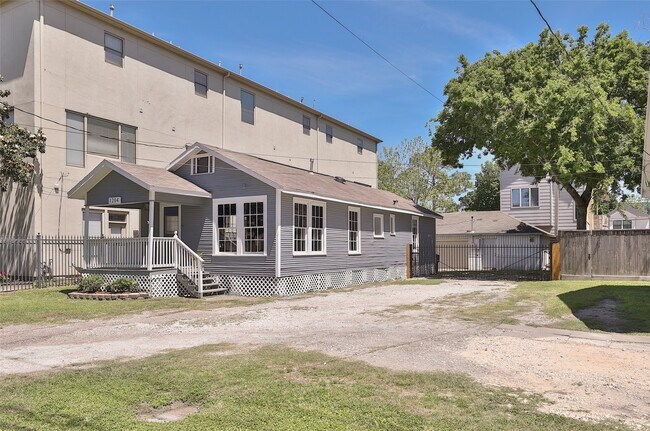 1204 Birdsall St in Houston, TX - Building Photo - Building Photo