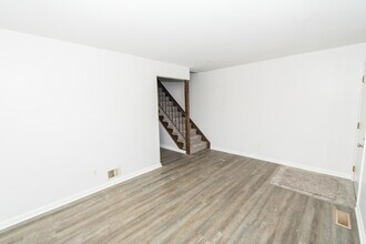 7654 Whitcomb St, Unit D in Merrillville, IN - Building Photo - Building Photo