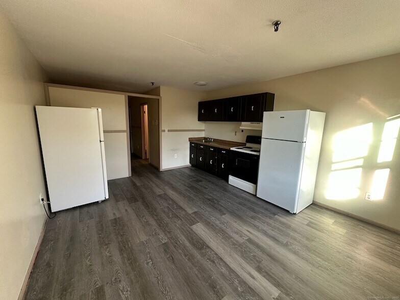 1660 E Main St, Unit 5H in Waterbury, CT - Building Photo