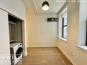 118 W Chicago Ave, Unit 1 in Chicago, IL - Building Photo - Building Photo
