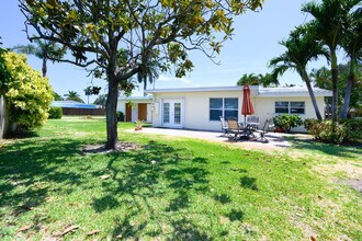 1452 Crest Dr in Lake Worth Beach, FL - Building Photo - Building Photo