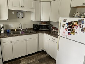 93 E Hope Dr, Unit B in Upland, IN - Foto de edificio - Building Photo