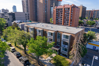 Thirteenth Avenue Manor in Calgary, AB - Building Photo - Building Photo