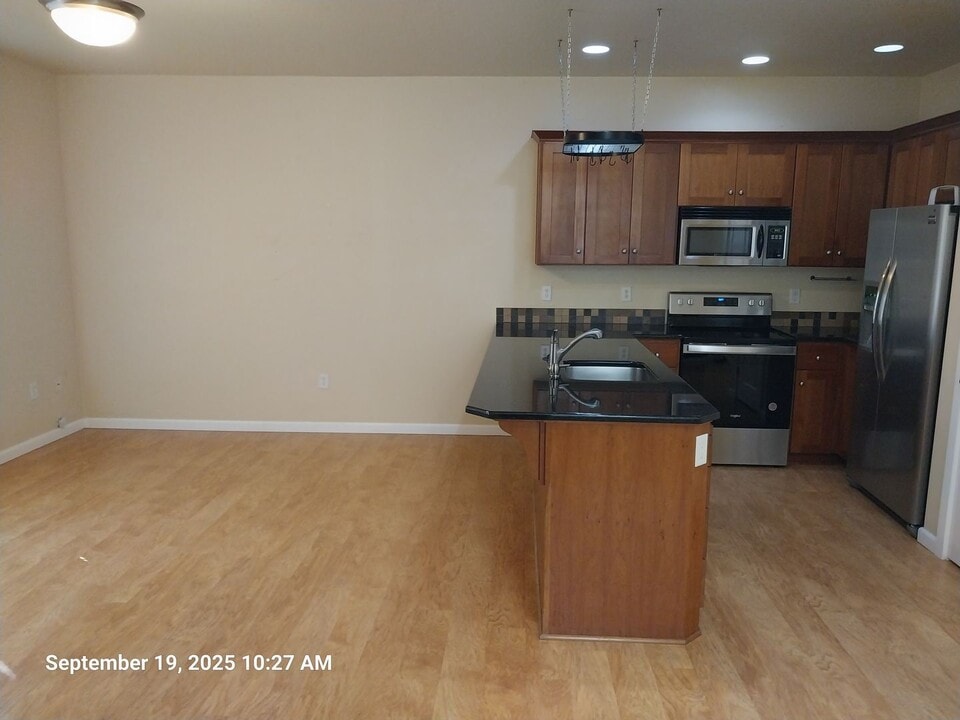 2050 NW Yohn Ranch Dr in McMinnville, OR - Building Photo