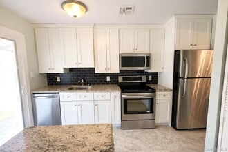 426 Aylesbury Ct in Ridge, NY - Building Photo - Building Photo