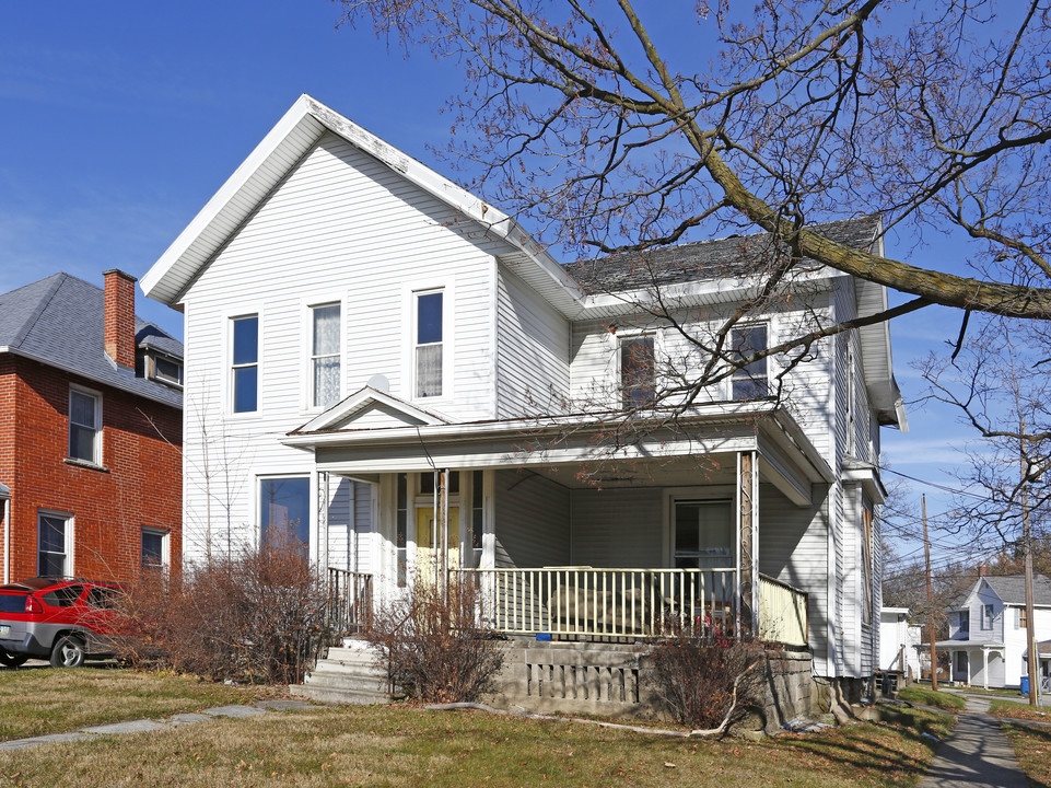 1104 W State St in Fremont, OH - Building Photo