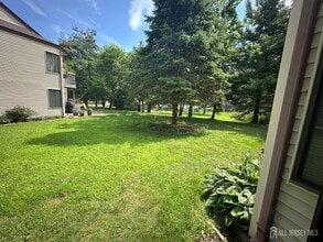 503 Samuel Ct in Dayton, NJ - Building Photo - Building Photo
