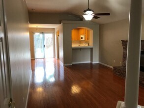 8111 Ipswich Way in Bakersfield, CA - Building Photo - Building Photo