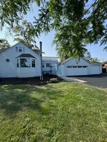 33 E Walnut Ave in Des Plaines, IL - Building Photo