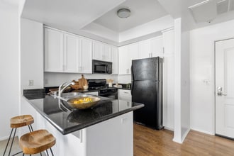 4060 Glencoe Ave in Marina Del Rey, CA - Building Photo - Building Photo