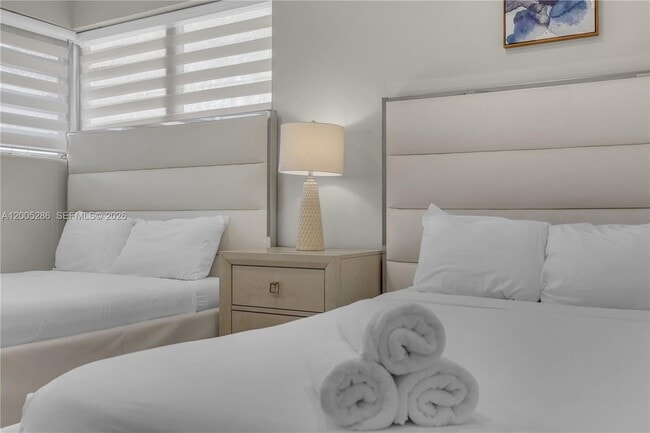 10006 E Bay Harbor Dr in Bay Harbor Islands, FL - Building Photo - Building Photo